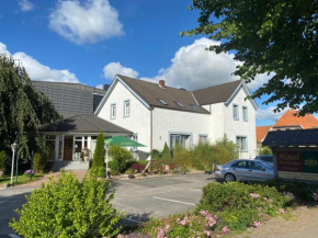 Отель Hotel Herrlichkeit Dornum Janßen  Дорнум